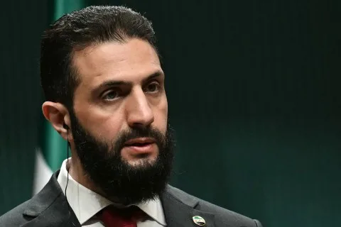 “وول ستريت جورنال” تكشف تفاصيل خطة الشرع لكسب الدعم الأمريكي