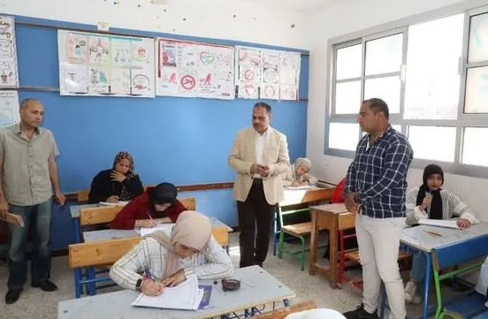 محافظ الشرقية يزور لجان امتحانات الصف الثالث الإعدادي في منيا القمح