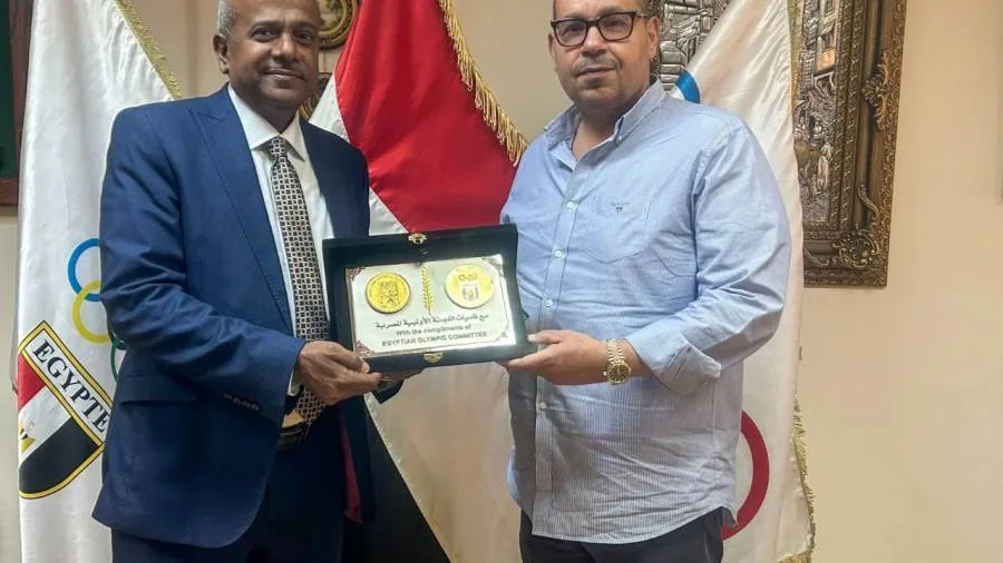 ياسر إدريس يستقبل خالد الخليفي مهنئًا إياه بتوليه رئاسة الاتحاد العربي للرياضات المائية ياسر إدريس يستقبل خالد الخليفي مهنئًا إياه بتوليه رئاسة الاتحاد العربي للرياضات المائية
