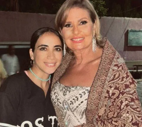 يسرا ومؤلفة برستيج.. قصة صورة داخل مقهى قديم في قلب القاهرة