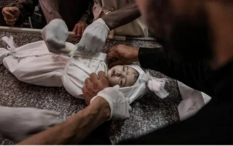 يوم مأساوي في غزة: 103 قتلى والمئات من الجرحى وأضرار هائلة نتيجة القصف الإسرائيلي خلال 24 ساعة في القطاع. يوم مأساوي في غزة: 103 قتلى والمئات من الجرحى وأضرار هائلة نتيجة القصف الإسرائيلي خلال 24 ساعة في القطاع.