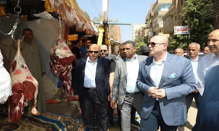 ٣٣ منصة لبيع اللحوم والمواد الغذائية في بني سويف تحضيراً للعيد ٣٣ منصة لبيع اللحوم والمواد الغذائية في بني سويف تحضيراً للعيد