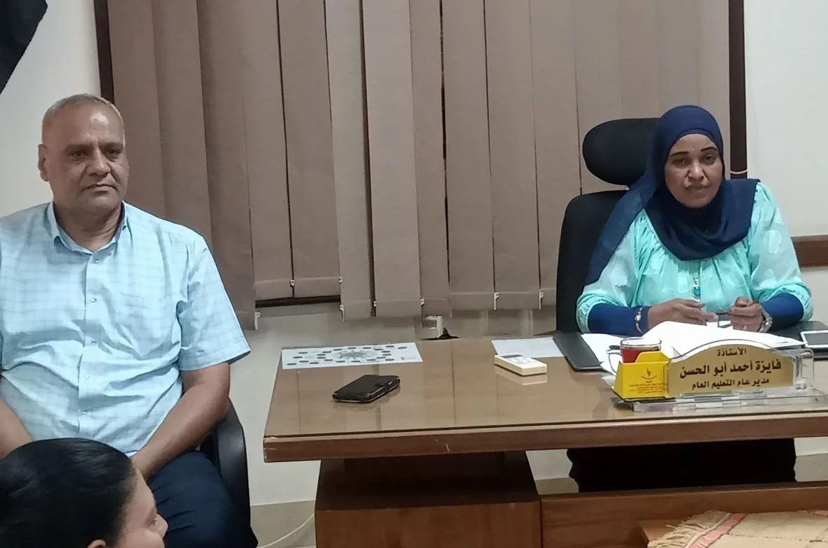 مدير التعليم في البحر الأحمر تراقب التحضيرات الأخيرة لامتحانات الدور الثاني للشهادة الإعدادية. مدير التعليم في البحر الأحمر تراقب التحضيرات الأخيرة لامتحانات الدور الثاني للشهادة الإعدادية.