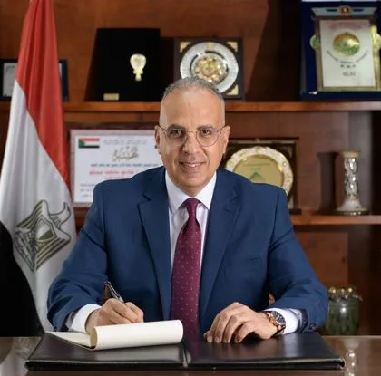 وزير الري يؤكد على ضرورة مواصلة التعاون بين هيئات الصرف والري والميكانيكا والإدارات المركزية والمحلية في المحافظات وزير الري يؤكد على ضرورة مواصلة التعاون بين هيئات الصرف والري والميكانيكا والإدارات المركزية والمحلية في المحافظات