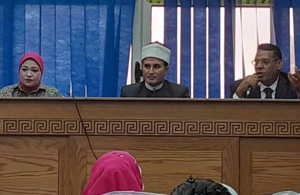محافظ المنيا: من الضروري توعية الشباب بمخاطر الهجرة غير الشرعية لحماية أرواحهم ومقدرات الوطن محافظ المنيا: من الضروري توعية الشباب بمخاطر الهجرة غير الشرعية لحماية أرواحهم ومقدرات الوطن