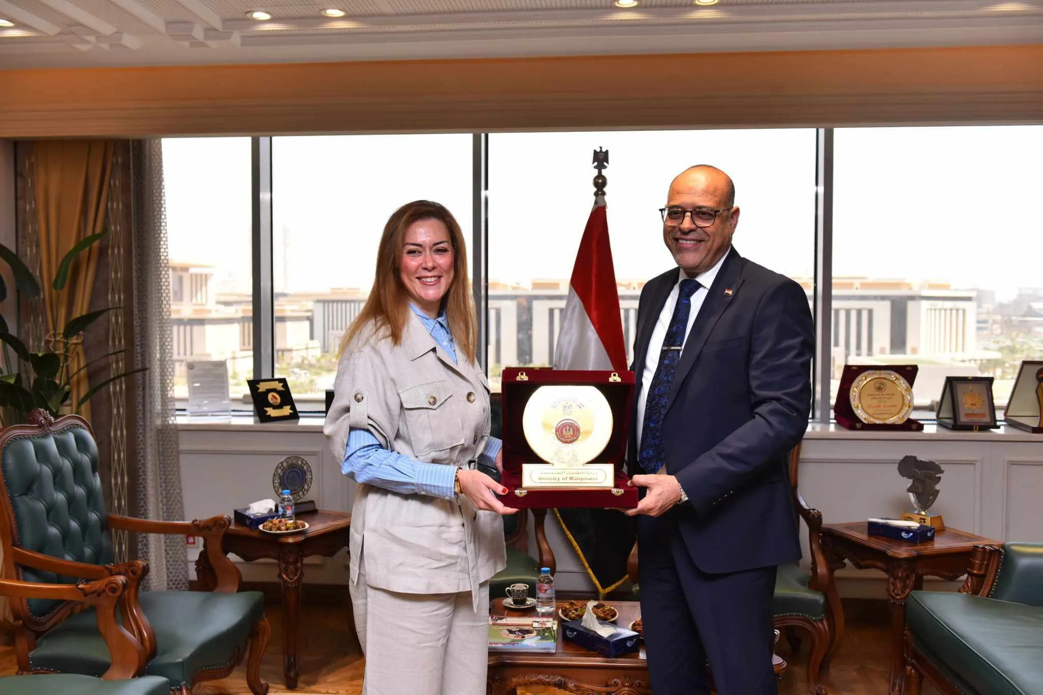 وزير العمل يلتقي بالمدير التنفيذي للأكاديمية الوطنية للتدريب لتعزيز الشراكة واستعراض المشاريع المستقبلية. وزير العمل يلتقي بالمدير التنفيذي للأكاديمية الوطنية للتدريب لتعزيز الشراكة واستعراض المشاريع المستقبلية.