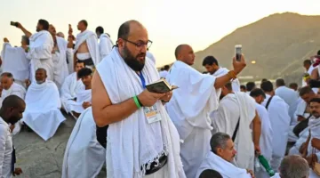 الداخلية السعودية: نستخدم تقنيات مدعومة بالذكاء الاصطناعي لتحسين أمان الحجاج وتقديم الخدمات لهم.