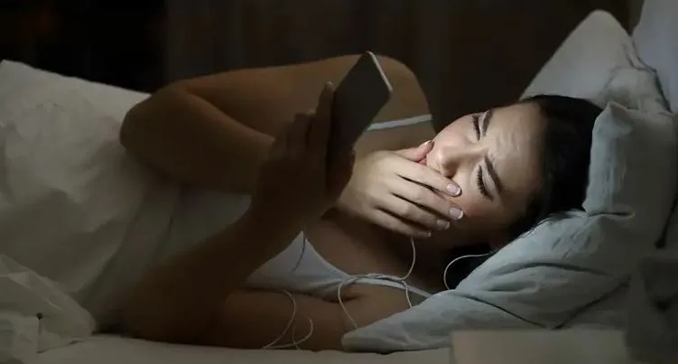 كيفية متابعة الأخبار بدون تأثير سلبي: دليل لحماية صحتك النفسية خلال الأزمات كيفية متابعة الأخبار بدون تأثير سلبي: دليل لحماية صحتك النفسية خلال الأزمات