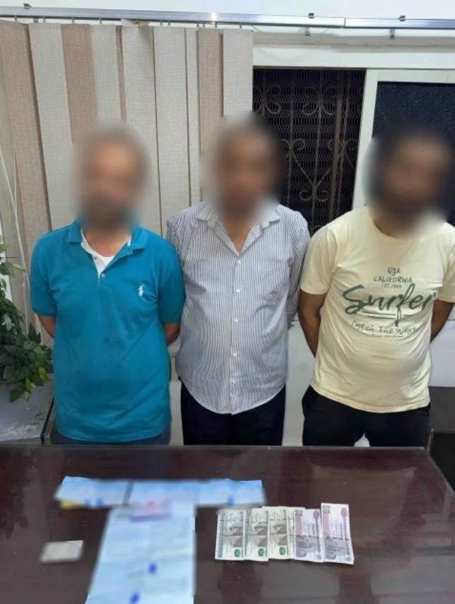 اعتقال 3 أفراد بتهمة احتجاز شخص وإجباره على التوقيع على إيصالات أمانة في الوايلي اعتقال 3 أفراد بتهمة احتجاز شخص وإجباره على التوقيع على إيصالات أمانة في الوايلي