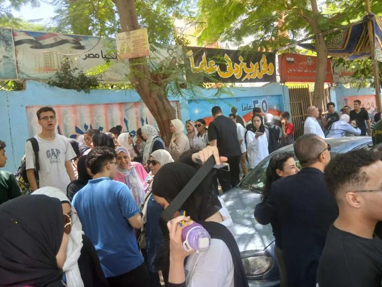 طلاب الثانوية في الدقي: اختبارات التربية الدينية والوطنية من خلال النماذج الإرشادية والمنصات الإلكترونية طلاب الثانوية في الدقي: اختبارات التربية الدينية والوطنية من خلال النماذج الإرشادية والمنصات الإلكترونية