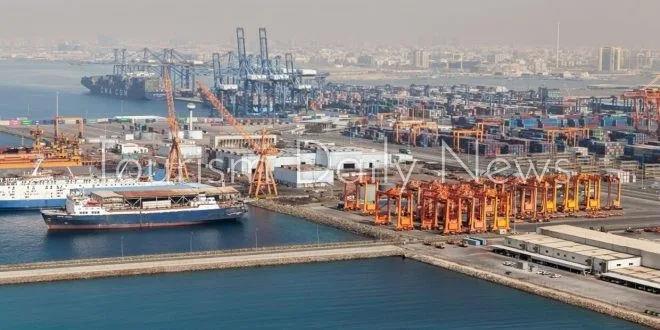10 سفن راسية في موانئ البحر الأحمر وتحميل 10,000 طن من البضائع العامة 10 سفن راسية في موانئ البحر الأحمر وتحميل 10,000 طن من البضائع العامة