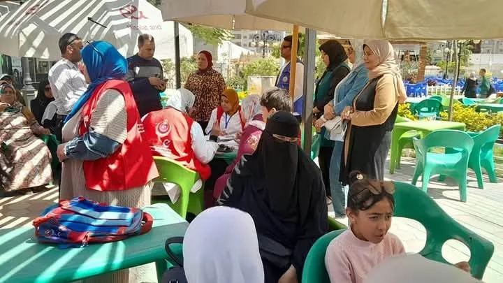 عيادة متنقلة تقدم خدمات مجانية بمناسبة العيد أمام النادي الاجتماعي في دمنهور عيادة متنقلة تقدم خدمات مجانية بمناسبة العيد أمام النادي الاجتماعي في دمنهور