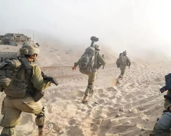جيش الاحتلال يعلن عن استعادة جثتين لمحتجزين خلال عملية عسكرية في غزة.