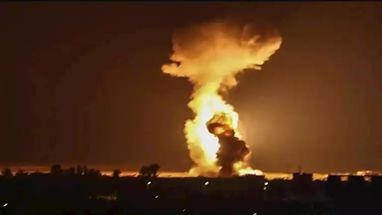 12 شهيدًا جراء قصف إسرائيلي على نازحين في غرب خان يونس 12 شهيدًا جراء قصف إسرائيلي على نازحين في غرب خان يونس