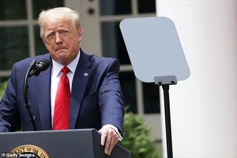 البيت الأبيض: ترامب يغادر قمة مجموعة السبع في كندا قبل موعدها بسبب الأوضاع في الشرق الأوسط البيت الأبيض: ترامب يغادر قمة مجموعة السبع في كندا قبل موعدها بسبب الأوضاع في الشرق الأوسط
