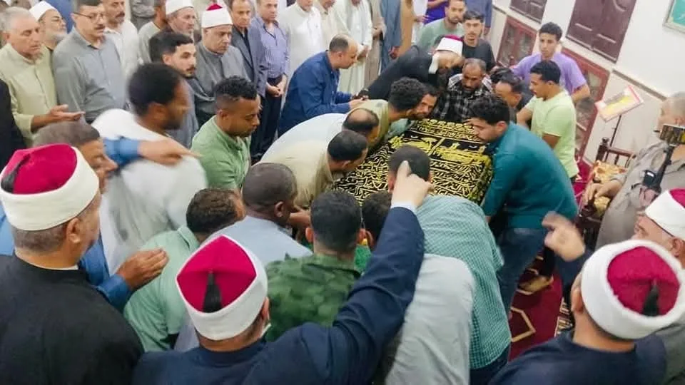 وفد من أوقاف الدقهلية يواسي في وفاة الشهيد البطل خالد محمد شوقي وفد من أوقاف الدقهلية يواسي في وفاة الشهيد البطل خالد محمد شوقي
