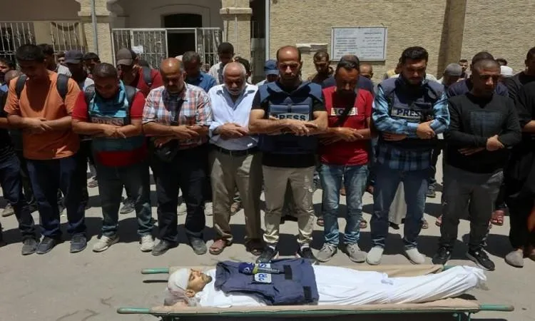 130 وسيلة إعلام ومنظمة تطالب إسرائيل بالسماح بدخول الصحفيين الأجانب إلى غزة 130 وسيلة إعلام ومنظمة تطالب إسرائيل بالسماح بدخول الصحفيين الأجانب إلى غزة