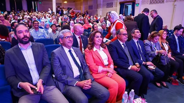منال عوض: الحكومة المصرية تتبنى دور دعم وتعزيز مكانة النساء في جميع المحافظات. منال عوض: الحكومة المصرية تتبنى دور دعم وتعزيز مكانة النساء في جميع المحافظات.