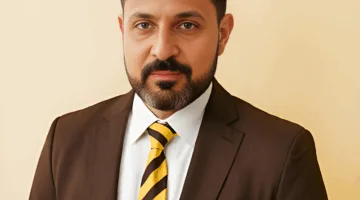 وظيفة المدح للحكومة لا تتوقف