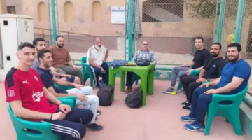 الكابتن هشام سيف الدين يجتمع بشكل موسع مع الطاقم الفني والإداري لفريق الكرة الطائرة في نادي الزهور
