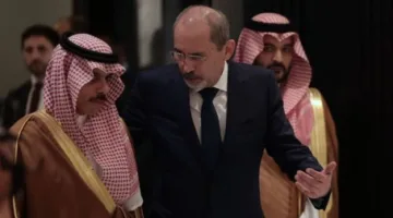 وزير الخارجية السعودي يصل عمان بعد رفض إسرائيل السماح للوفد العربي الذي يقوده بالدخول إلى الضفة الغربية