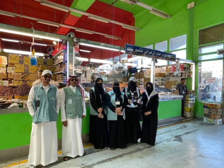 كشافات مكة تساهم في مبادرة «إرواء الماء» كشافات مكة تساهم في مبادرة «إرواء الماء»
