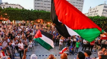 rewrite this title in other words: متظاهرون أتراك: “غزة تُقتل أمام أعين العالم”