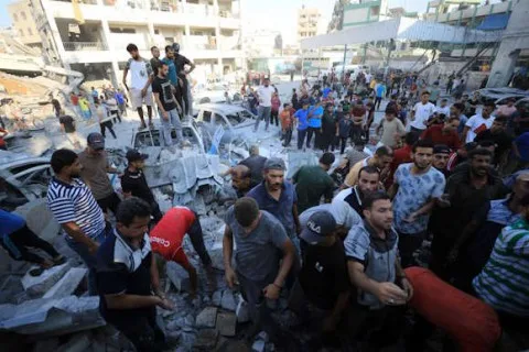 الغارديان: النزاع الإسرائيلي ليس مرتبطًا بأمن إسرائيل أو بالإفراج عن “المعتقلين”، بل يهدف إلى استعادة الاحتلال وطرد الفلسطينيين بشكل جماعي، والضمير الأوروبي يبدأ في التحرك. الغارديان: النزاع الإسرائيلي ليس مرتبطًا بأمن إسرائيل أو بالإفراج عن “المعتقلين”، بل يهدف إلى استعادة الاحتلال وطرد الفلسطينيين بشكل جماعي، والضمير الأوروبي يبدأ في التحرك.