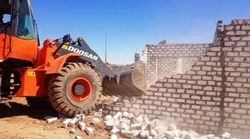 إزالة التعديات على 80 فدانًا في الأقصر الجديدة ومعالجة 15 مخالفة بناء في الساحل الشمالي