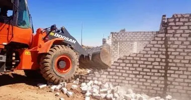 إزالة التعديات على 80 فدانًا في الأقصر الجديدة ومعالجة 15 مخالفة بناء في الساحل الشمالي