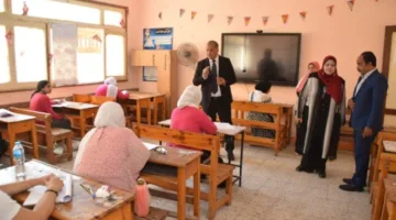 مدير تعليم بورسعيد يزور لجان الامتحانات للمرحلة الإعدادية في إدارة شمال التعليمية