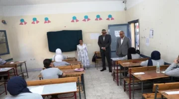 رئيس محافظة أسوان يزور لجان امتحانات الشهادة الإعدادية ويشدد على توفير بيئة مناسبة للطلاب.