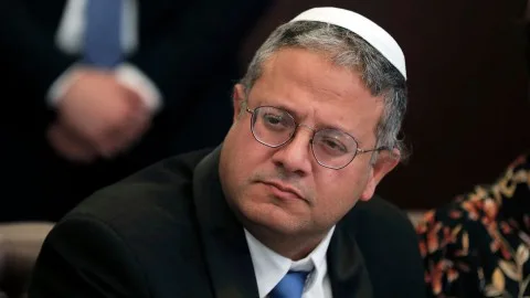 بن غفير: نتنياهو يُخطئ بتأييده لمقترح ويتكوف لإنهاء الحرب في غزة، والهدنة الوحيدة مع “حماس” تعني رصاصة في الرأس.