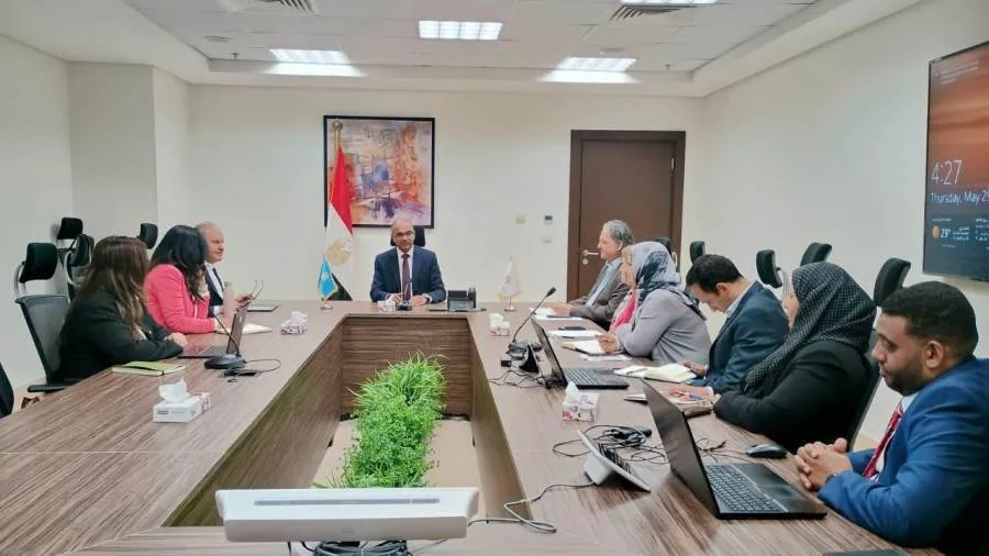د. سيد إسماعيل يستقبل فريق البنك الدولي لتتبع المرحلة الثانية من برنامج خدمات الصرف الصحي في المناطق الريفية د. سيد إسماعيل يستقبل فريق البنك الدولي لتتبع المرحلة الثانية من برنامج خدمات الصرف الصحي في المناطق الريفية