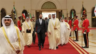 «دبلوماسية جديدة».. وصول الرئيس السوري أحمد الشرع إلى الكويت | صور «دبلوماسية جديدة».. وصول الرئيس السوري أحمد الشرع إلى الكويت | صور