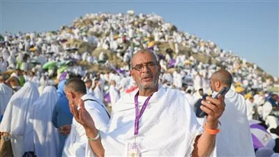 حارس خفي يتابع قلوب الزوار من بعيد.. وخطبة عرفة بـ34 لغة مختلفة حارس خفي يتابع قلوب الزوار من بعيد.. وخطبة عرفة بـ34 لغة مختلفة
