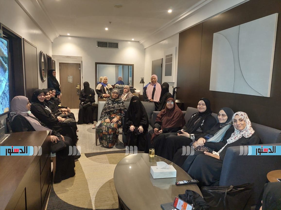 الدستورترافق حجاج السياحة من الحرم إلى العزيزية