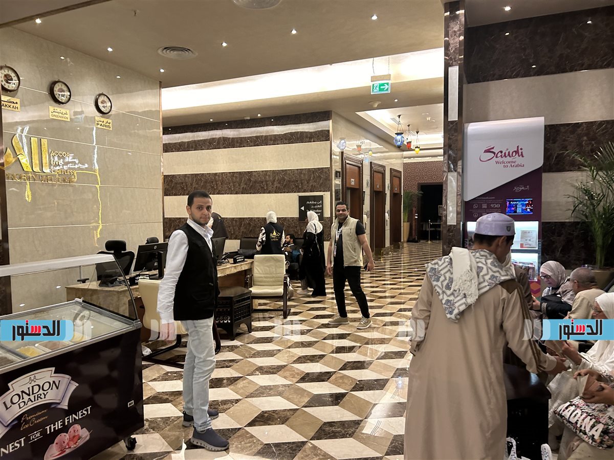 الدستورترافق حجاج السياحة من الحرم إلى العزيزية