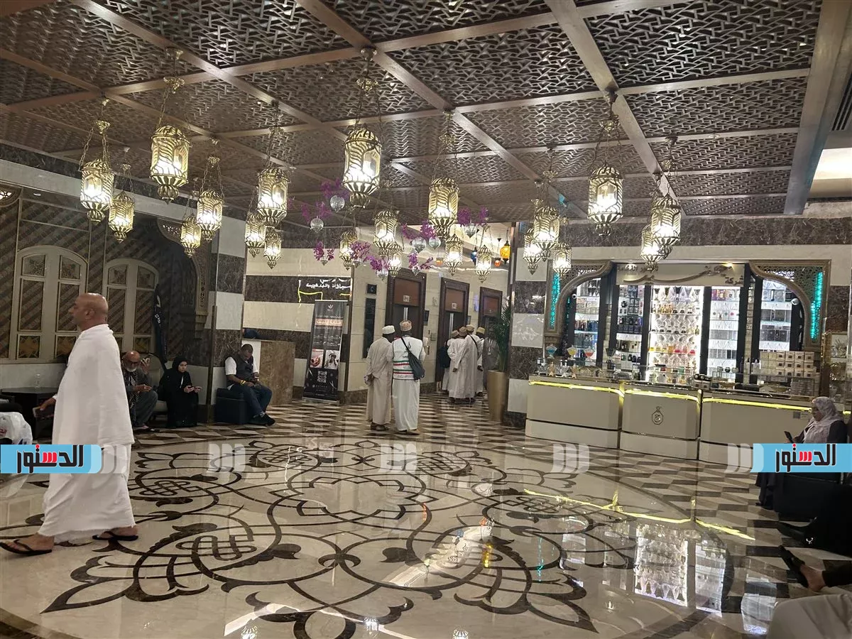 الدستورترافق حجاج السياحة من الحرم إلى العزيزية