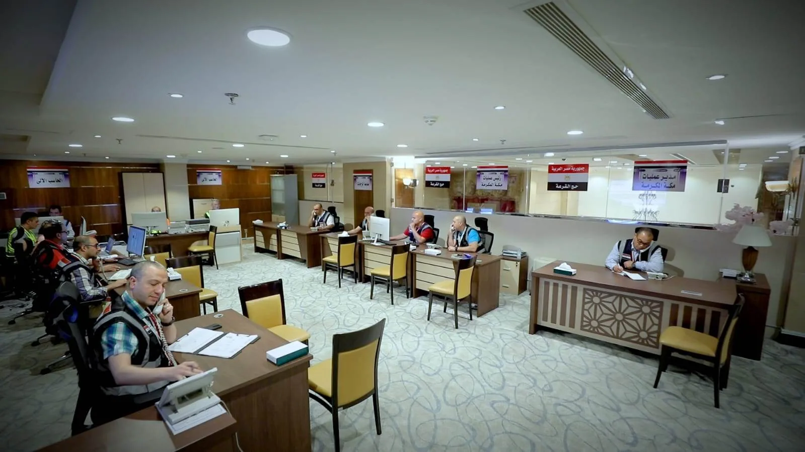 غرفة عمليات حج القرعة: نظام متكامل يعمل على مدار الساعة لتوفير الراحة والسلامة لضيوف الرحمن. غرفة عمليات حج القرعة: نظام متكامل يعمل على مدار الساعة لتوفير الراحة والسلامة لضيوف الرحمن.