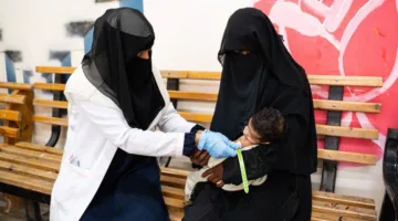 الإمارات ومنظمة الصحة العالمية تطلقان مبادرة مشتركة لمكافحة سوء التغذية بين سكان جزيرة سقطرى في اليمن.