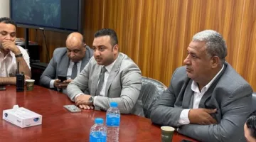 مدير خدمات الصحة في الأقصر يعقد اجتماعاً إرشادياً مع رؤساء الإدارات