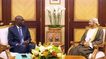 وزير الخارجية يستقبل نسخًا من وثائق اعتماد السفيرين من الإمارات والسنغال