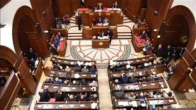 وزارة المالية وهيئة التأمين الصحي تدعوان إلى إجراء دراسة اكتوارية قبل مناقشة تعديل نسبة المساهمة التكافلية في القانون.