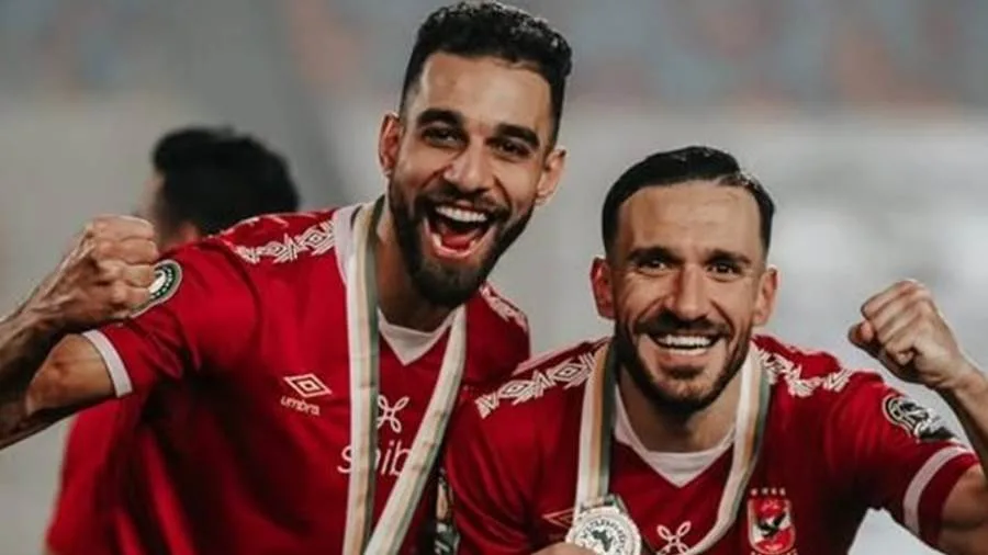 غضب جماهير الأهلي من مغادرة معلول والسولية بينما تم الاحتفاظ بنيدفيد وعبد الفتاح غضب جماهير الأهلي من مغادرة معلول والسولية بينما تم الاحتفاظ بنيدفيد وعبد الفتاح