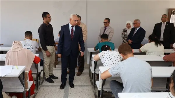 رئيس جامعة المنيا يقوم بزيارة تفقدية لامتحانات كلية التربية رئيس جامعة المنيا يقوم بزيارة تفقدية لامتحانات كلية التربية