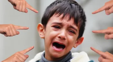 طرق مساعدة الأهل لابنهم الذي تعرّض للتنمر (فيديو)