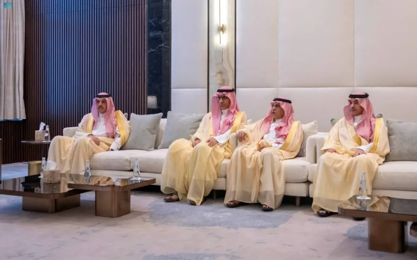 وزير الداخلية يتباحث مع السفير الإيراني حول القضايا المشتركة