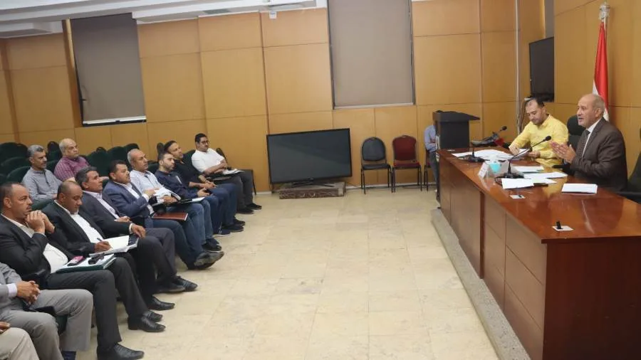اجتماع لجنة المباني المهددة بالانهيار لمناقشة قرارات التهدم والترميم في بني سويف اجتماع لجنة المباني المهددة بالانهيار لمناقشة قرارات التهدم والترميم في بني سويف