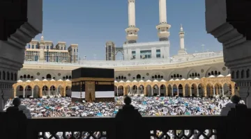 الحجاج يجهزون أنفسهم لتأدية طواف القدوم